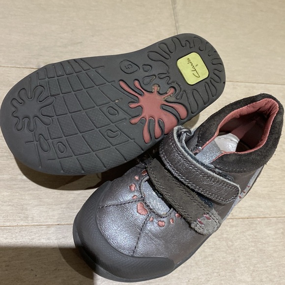 Baby girl walking shoes - Picture 3 of 5